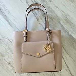 Michael Kors Jet Setter Med. Tote with front snap Pocket- soft pink